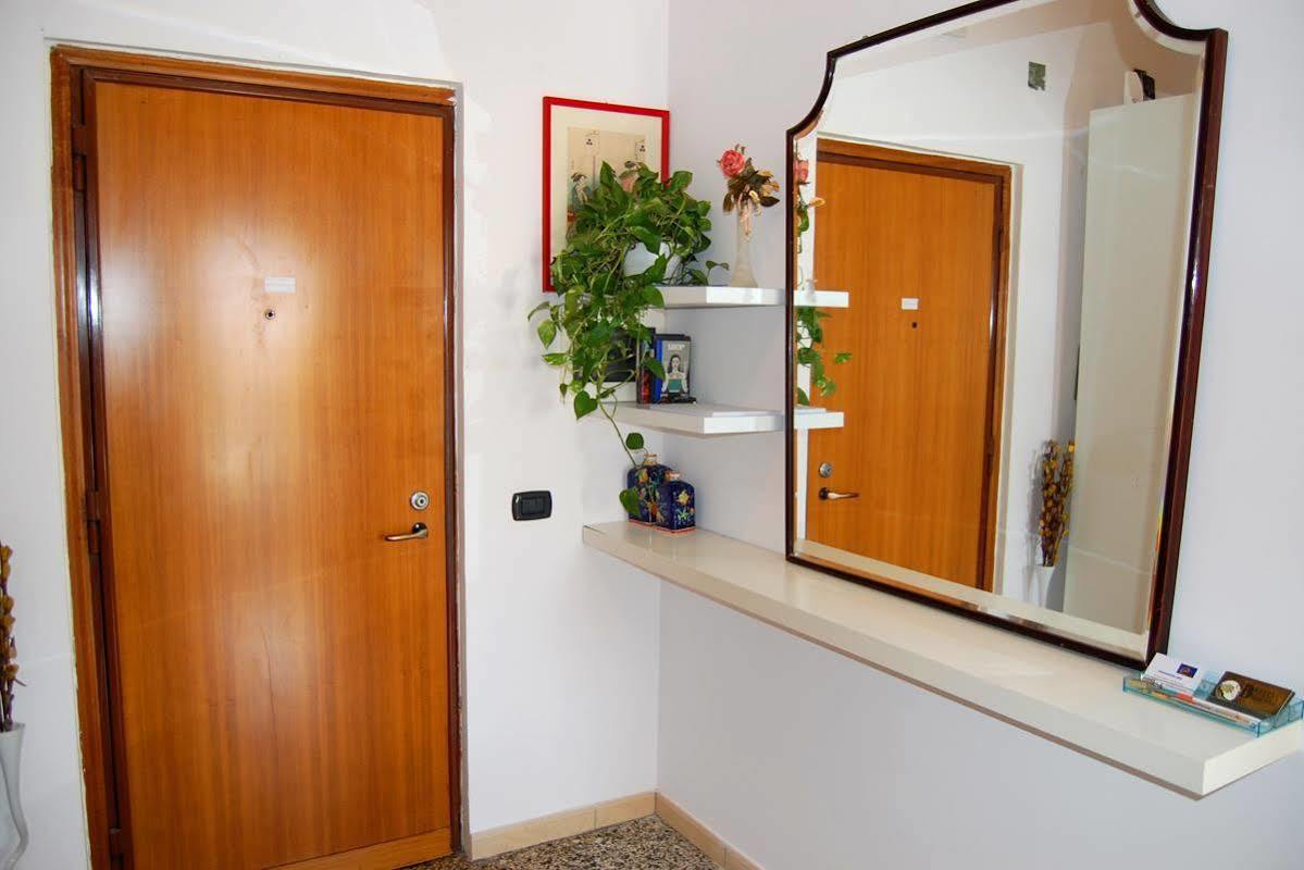 רומא Colosseo Suite Apartment מראה חיצוני תמונה